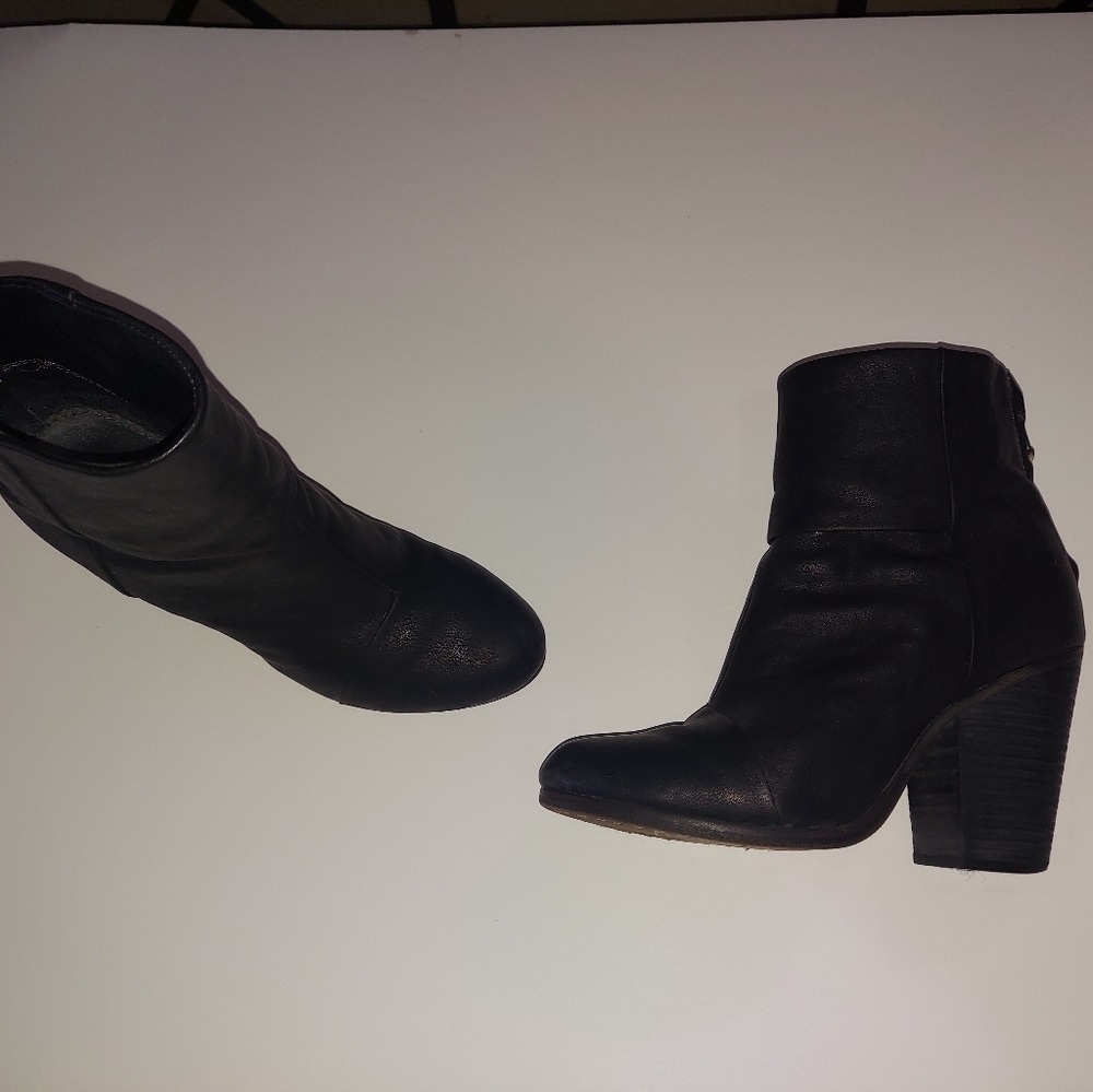Shoes - image 4
